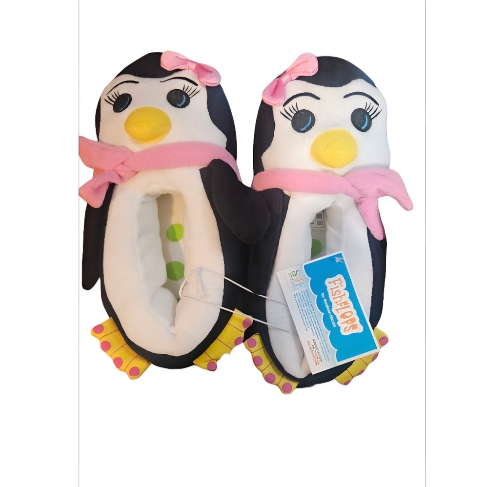 NWT Fishflops  Black and White Stuffed Penguin Plush Slippers YOUTH L 4-5 NWT